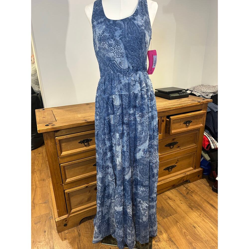 Betsy Johnson Sz 8 Chambray Racerback Maxi Dress Blue Paisley Floral Ruffle Tier
